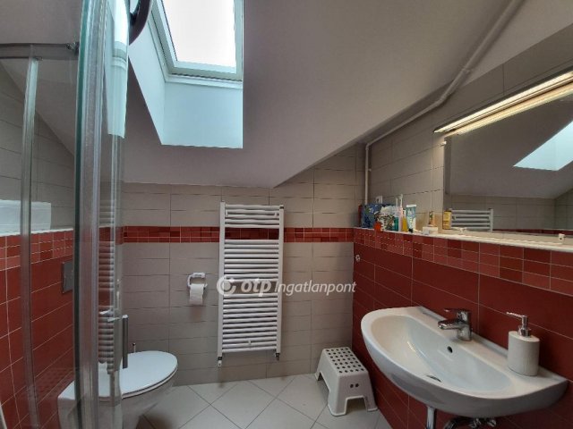 Eladó családi ház, Zamárdiban 250 M Ft, 5 szobás