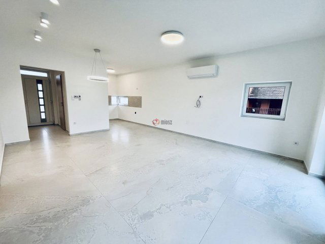 Eladó sorház, Hajdúszoboszlón 105 M Ft, 4 szobás