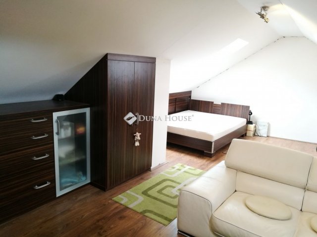Kiadó téglalakás, albérlet, Pécsett 320 E Ft / hó, 4 szobás