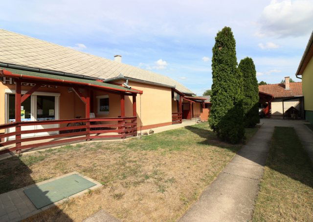 Eladó üzlethelyiség, Hajdúszoboszlón 54.9 M Ft, 1 szobás