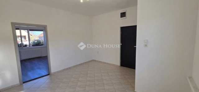 Eladó családi ház, Kecskeméten 100 M Ft, 5 szobás