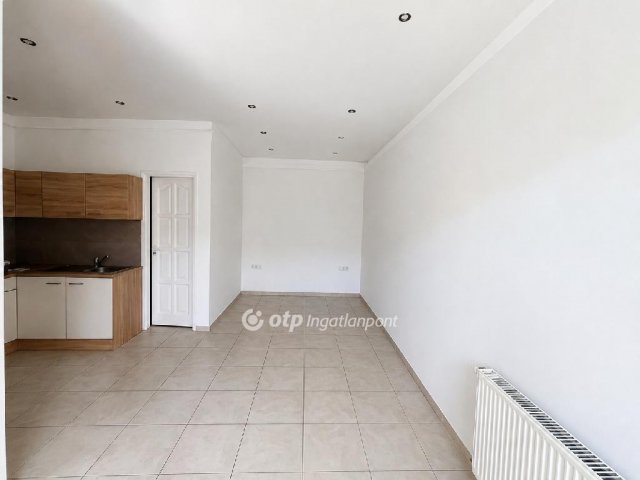 Eladó téglalakás, Mosonmagyaróváron 34.5 M Ft, 1 szobás
