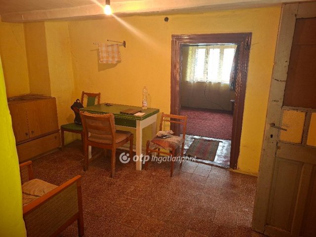 Eladó családi ház, Szeremlén 3.4 M Ft, 2 szobás
