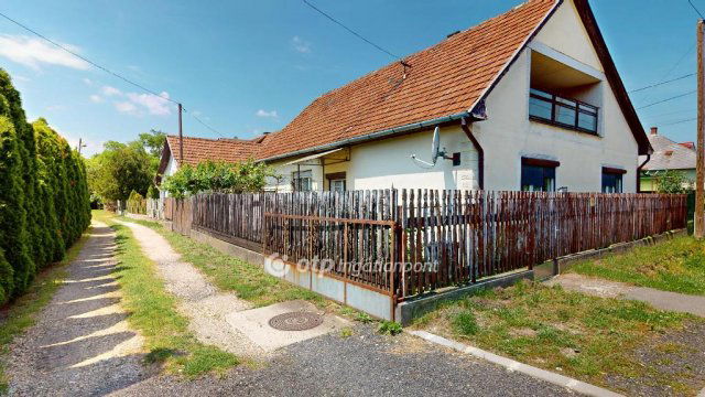 Eladó családi ház, Mezőcsáton 15.5 M Ft, 3 szobás
