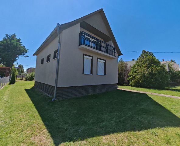 Eladó nyaraló, Balatonmáriafürdőn 86.5 M Ft, 5 szobás