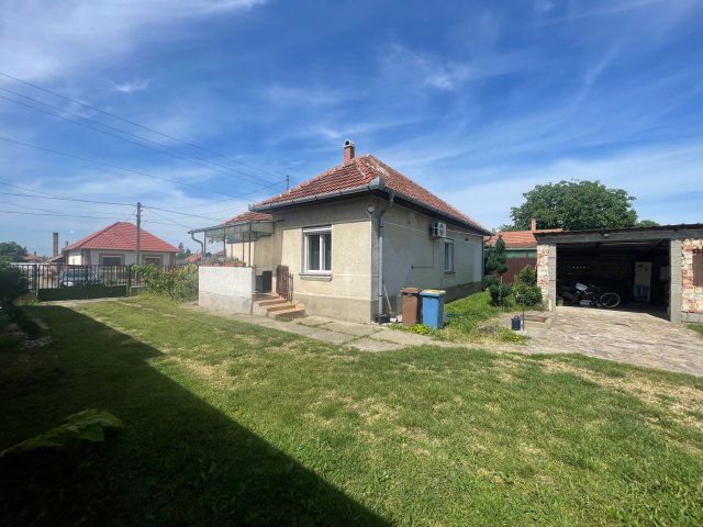 Eladó családi ház, Jászfényszarun 39.9 M Ft, 3 szobás