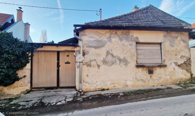 Eladó családi ház, Vácon 34.9 M Ft, 2 szobás