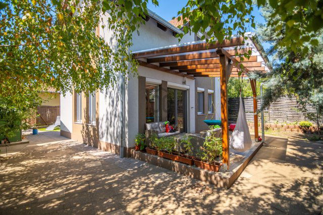 Eladó ikerház, Budapesten, XVIII. kerületben, Rákóczi utcában