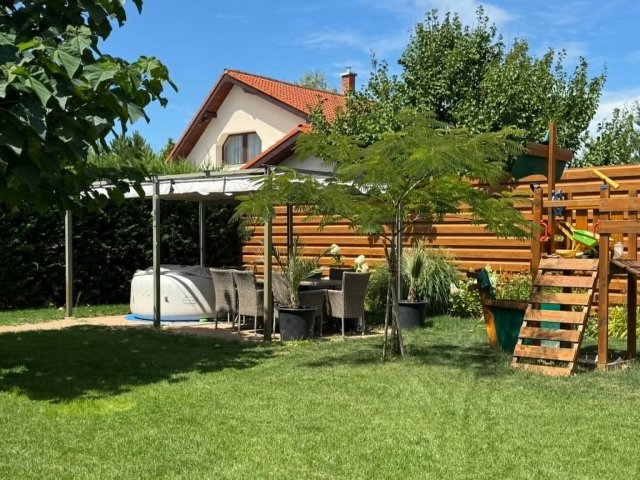 Eladó családi ház, Ráckevén 129.9 M Ft, 4 szobás
