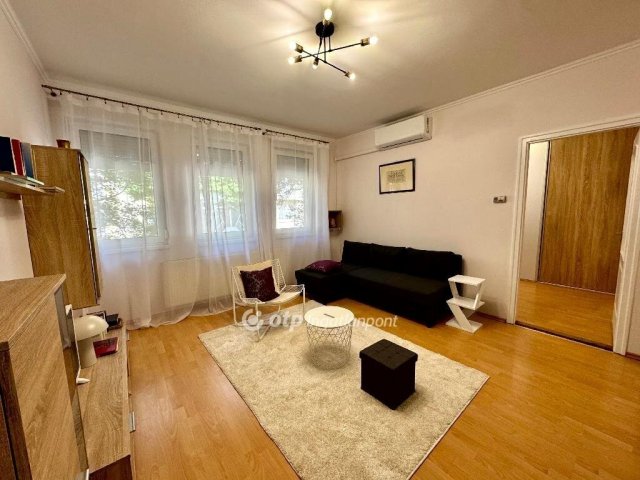 Kiadó téglalakás, albérlet, Szegeden 180 E Ft / hó, 2 szobás