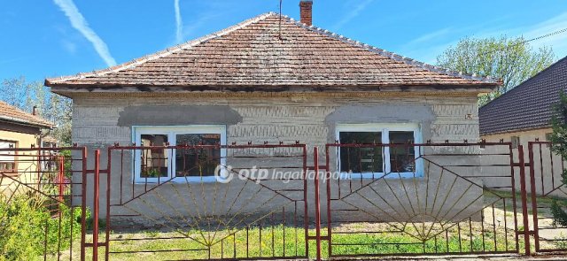 Eladó családi ház, Kaskantyún 42 M Ft, 2 szobás