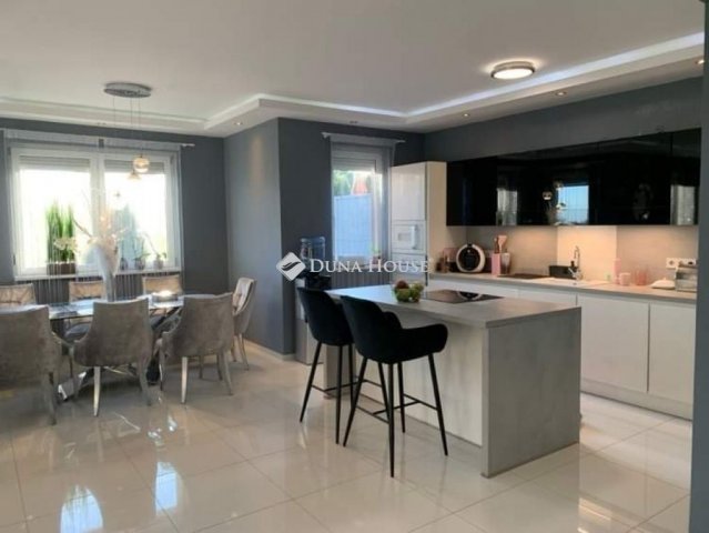 Eladó családi ház, Kerepesen 155 M Ft, 4 szobás