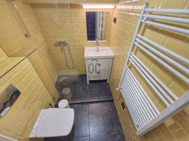 Eladó téglalakás, Budapesten, V. kerületben 62.9 M Ft, 1 szobás