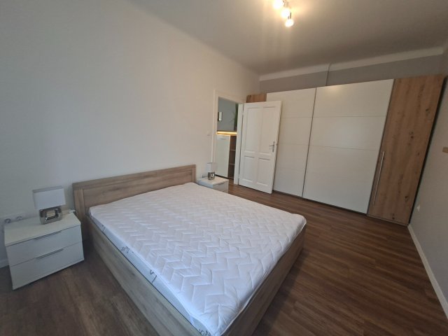 Kiadó téglalakás, albérlet, Pécsett, Sándor utcában, 3 szobás
