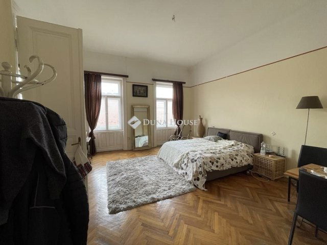 Eladó téglalakás, Budapesten, VI. kerületben 205.64 M Ft