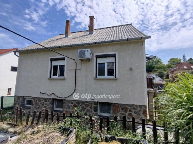 Eladó családi ház, Pécsett 84.9 M Ft, 4 szobás
