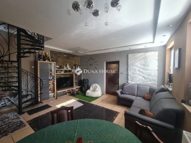 Eladó családi ház, Budapesten, XV. kerületben 254.9 M Ft