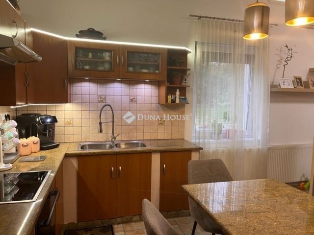 Eladó téglalakás, Nyergesújfaluban 32.9 M Ft, 2 szobás