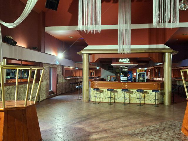 Eladó ipari ingatlan, Komlón, Kossuth Lajos utcában 95 M Ft