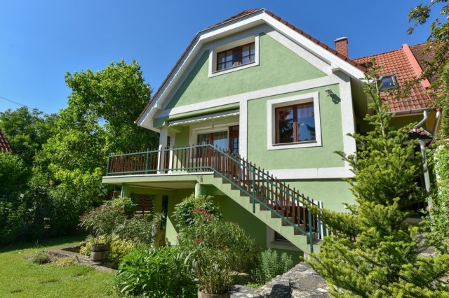 Eladó családi ház, Veszprémben 219.9 M Ft, 3+3 szobás