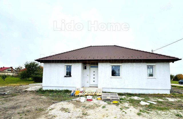 Eladó családi ház, Péren 89.9 M Ft, 4 szobás