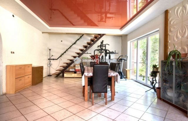 Eladó családi ház, Zsámbékon 164.99 M Ft, 5 szobás