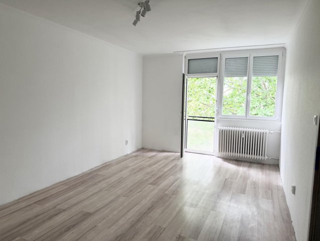 Eladó téglalakás, Tatabányán 41.9 M Ft, 1+2 szobás