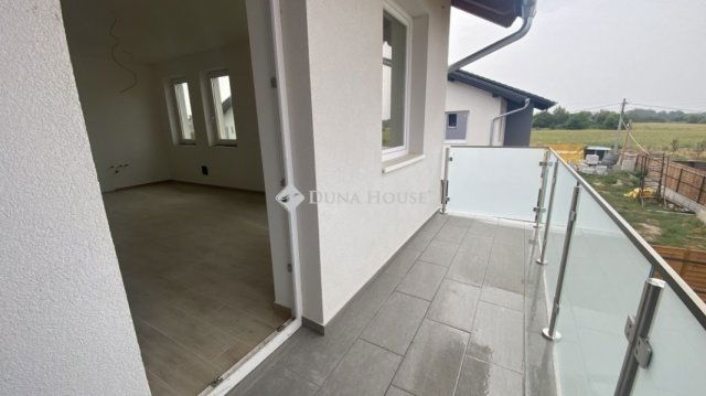 Eladó téglalakás, Dunaharasztin 89.625 M Ft, 3 szobás