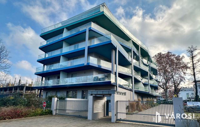 Eladó téglalakás, Balatonföldváron 156.9 M Ft, 4 szobás