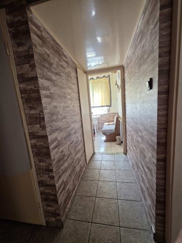 Eladó panellakás, Győrött 49.99 M Ft, 2 szobás