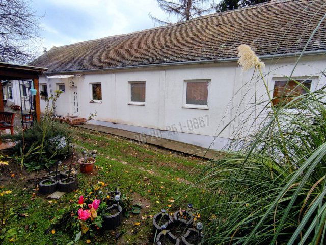 Eladó családi ház, Báron 35 M Ft, 4 szobás