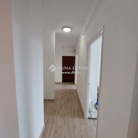 Eladó téglalakás, Tatabányán 26.9 M Ft, 2 szobás