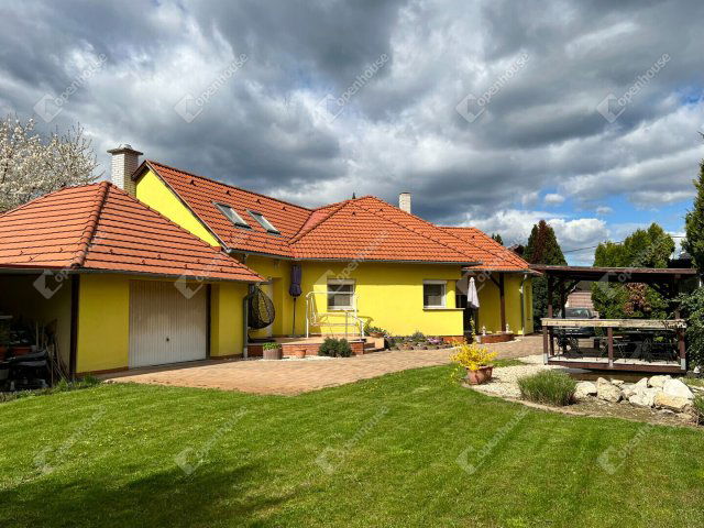 Eladó családi ház, Abdaon 118 M Ft, 5 szobás