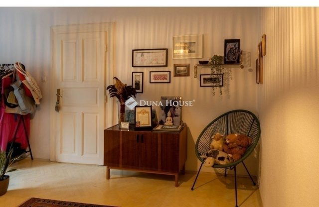 Eladó téglalakás, Budapesten, III. kerületben 99.9 M Ft