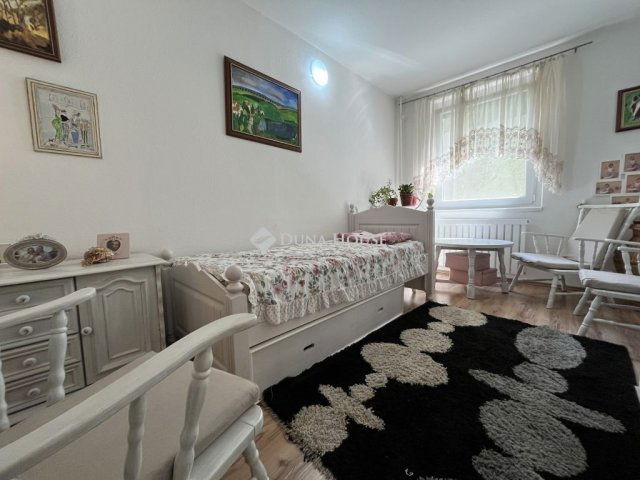 Eladó panellakás, Veszprémben 64 M Ft, 3+1 szobás