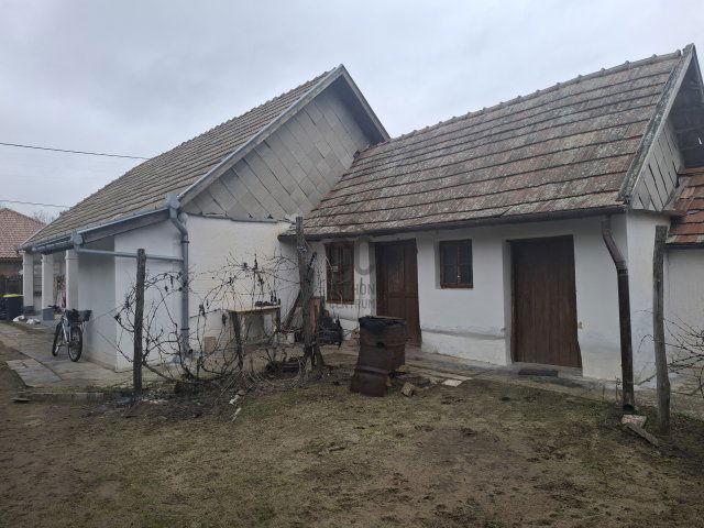 Eladó családi ház, Tápiószentmártonon 18 M Ft, 2 szobás