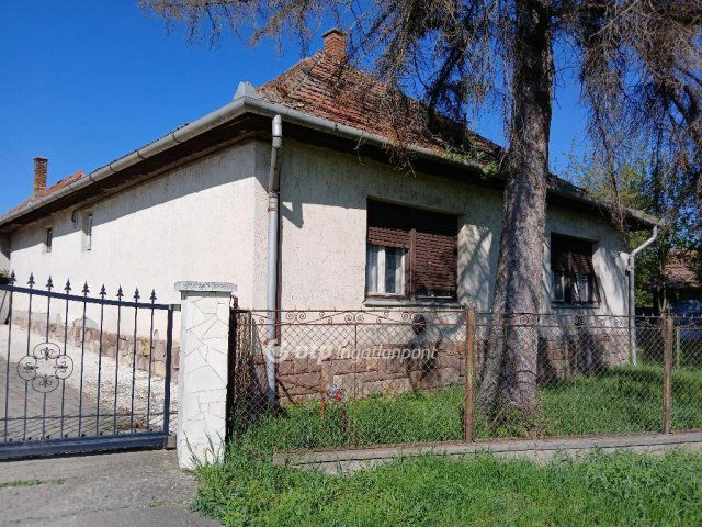 Eladó családi ház, Karácsondon 13 M Ft, 3+1 szobás