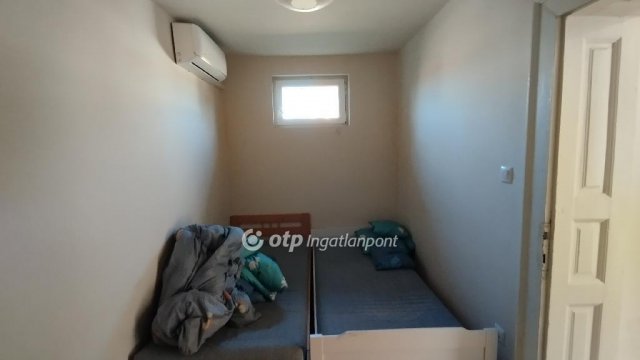 Eladó családi ház, Jászberényben 28 M Ft, 1+4 szobás