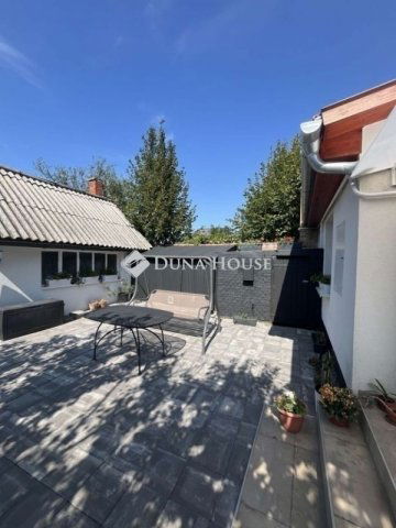 Eladó családi ház, Vecsésen 113.9 M Ft, 3 szobás