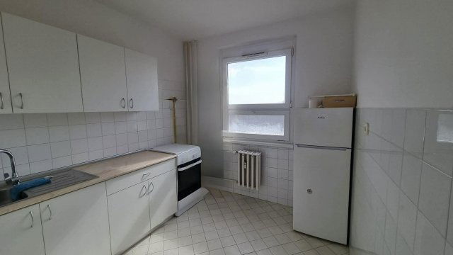 Eladó panellakás, Szegeden 64.5 M Ft, 2+1 szobás