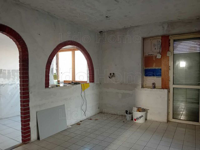 Eladó családi ház, Balatonalmádiban 59.9 M Ft, 13 szobás