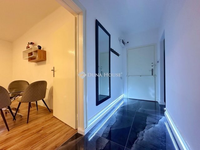 Eladó téglalakás, Pécsett 44.9 M Ft, 2 szobás