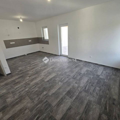 Eladó téglalakás, Lajosmizsén 65.9 M Ft, 3 szobás