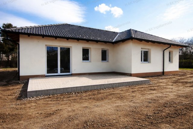 Eladó családi ház, Gödön 149.9 M Ft, 5 szobás