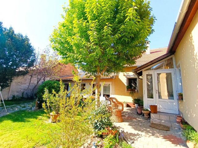 Eladó családi ház, Mohácson 79.9 M Ft, 3+1 szobás