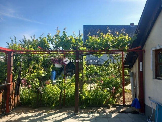 Eladó családi ház, Százhalombattán 76 M Ft, 4 szobás