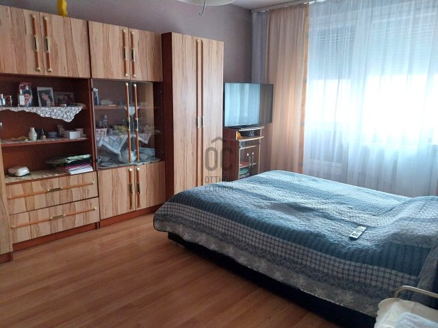Eladó panellakás, Szekszárdon 34.9 M Ft, 3 szobás