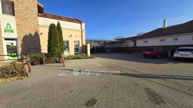 Kiadó üzlethelyiség, Nádudvaron 1000 E Ft / hó