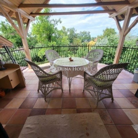 Eladó családi ház, Szegeden 210 M Ft, 6 szobás