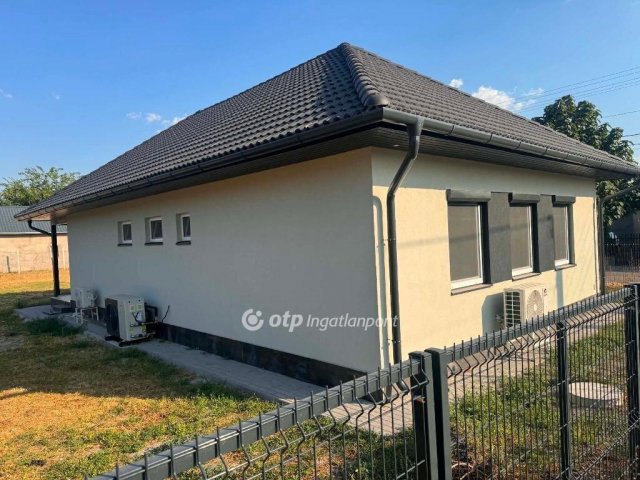 Eladó családi ház, Törtelen 59 M Ft, 4 szobás